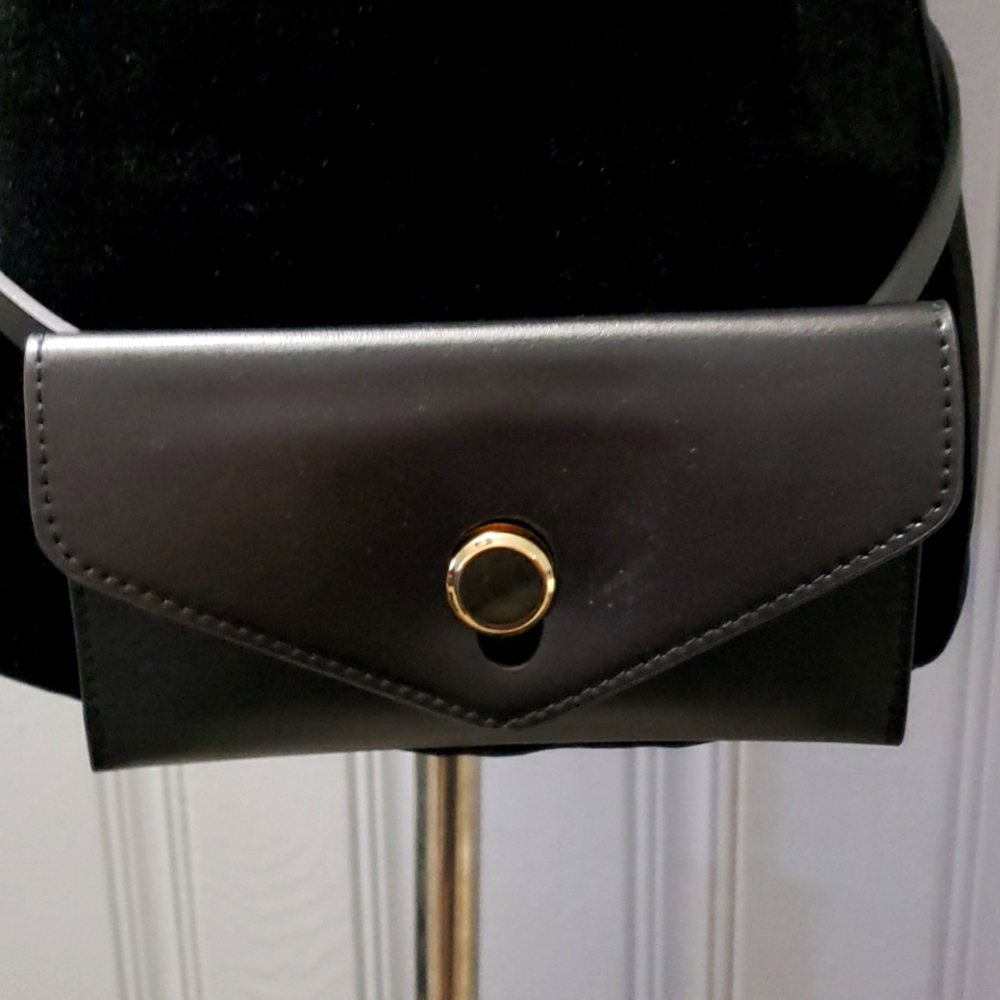 *BRAND NEW Black Belt Purse